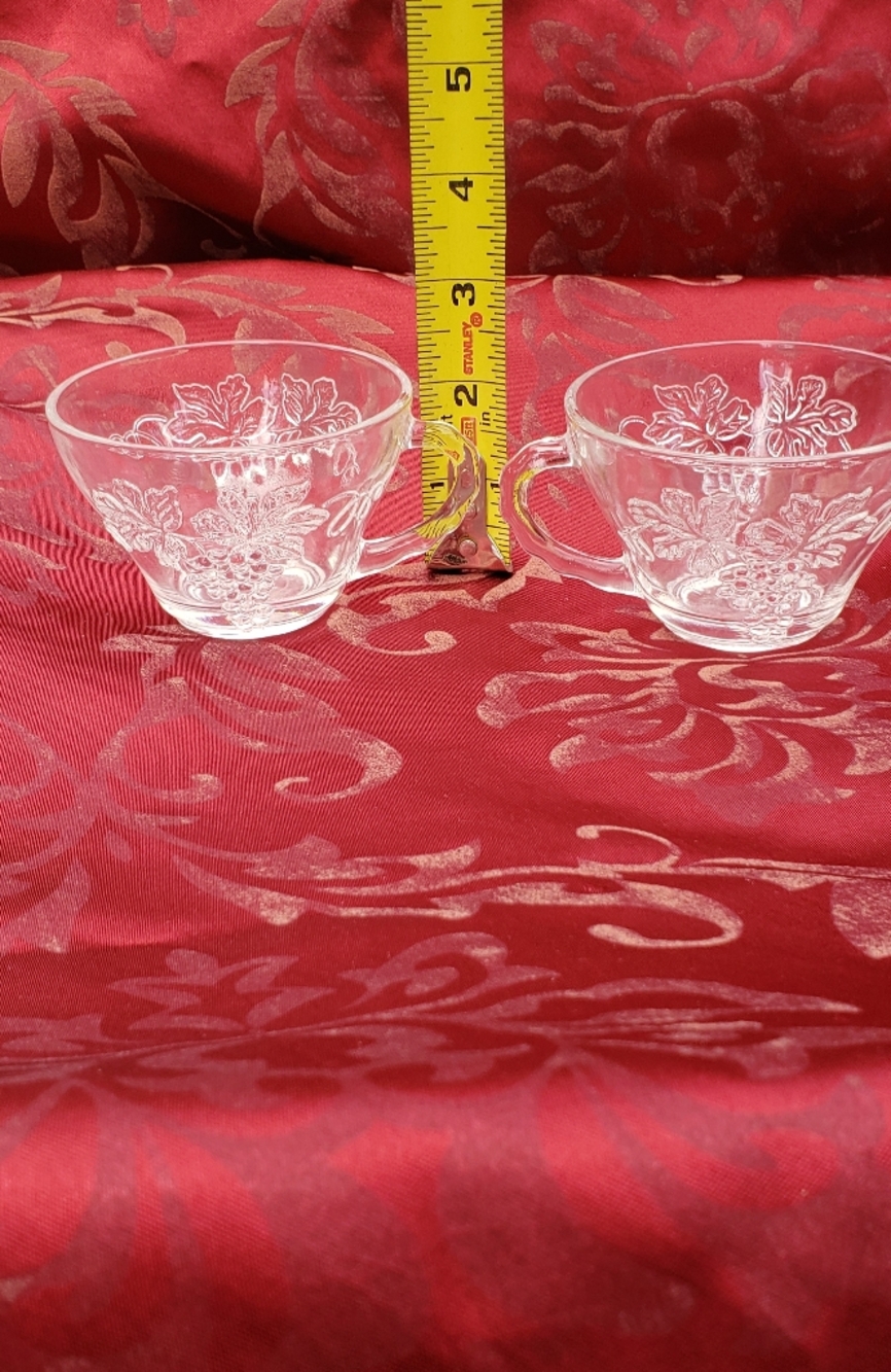 Anchor Hocking Clear Embossed Grape Grapevine Leaves Pattern Glass - Set of 2